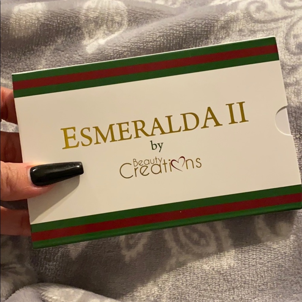 Esmeralda II by beauty creations eyeshadow palette